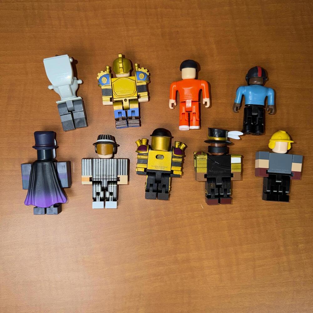 Roblox - Lot of 9 Assorted Action Figures - Picture 4 of 5